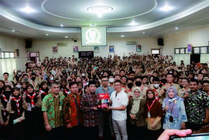 Ratusan siswa klas VIII dan IX SMP Negeri 1 Purbalingga mengunjungi Gedung DPRD Kabupaten Purbalingga, Jumat 6 Oktober 2023. Ratusan siswa klas VIII dan IX SMP Negeri 1 Purbalingga mengunjungi Gedung DPRD Kabupaten Purbalingga, Jumat 6 Oktober 2023.
