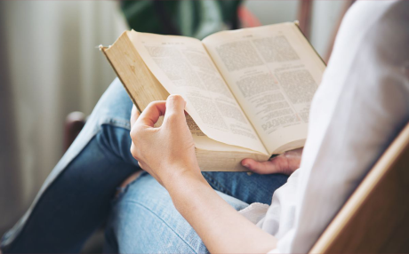 Peningkatan Kompetensi Literasi Siswa Melalui Pelatihan Menulis