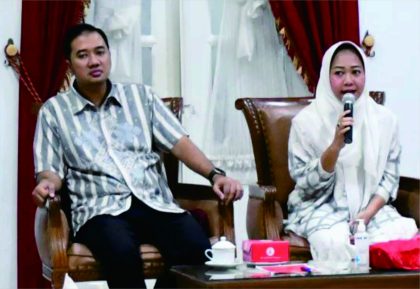 Bupati Purbalingga, Dyah Hayuning Pratiwi saat bersilaturahmi ramah tamah bersama para wartawan Purbalingga di Pringgitan Rumah Jabatan Bupati Purbalingga, Sabtu 30 Desember 2023. Bupati Purbalingga, Dyah Hayuning Pratiwi saat bersilaturahmi ramah tamah bersama para wartawan Purbalingga di Pringgitan Rumah Jabatan Bupati Purbalingga, Sabtu 30 Desember 2023.