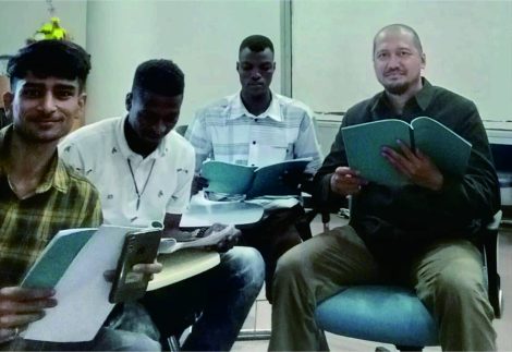 Mahasiswa internasional di Universitas Muhammadiyah Purwokerto (UMP) tertarik belajar macapat, jenis tembang atau puisi dalam bahasa Jawa