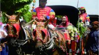 Kirab Pusaka Manggala Praja dalam rangka dalam rangka memperingati Hari Jadi ke-193 Kabupaten Purbalingga sangat meriah dan menyedot perhatian ribuan masyarakat Purbalingga Kirab Pusaka Manggala Praja dalam rangka dalam rangka memperingati Hari Jadi ke-193 Kabupaten Purbalingga sangat meriah dan menyedot perhatian ribuan masyarakat Purbalingga