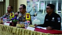 Kapolres Purbalingga, AKBP Hendra Irawan bersama Wakapolres Kompol Donni Krestanto dan Plt Kasihumas Ipda Uky Ishianto, saat konferensi pers akhir tahun 2023 di Aula Gendhu Rasa Purbasari Pancuran Mas Purbalingga, Kamis 28 Desember 2023 Kapolres Purbalingga, AKBP Hendra Irawan bersama Wakapolres Kompol Donni Krestanto dan Plt Kasihumas Ipda Uky Ishianto, saat konferensi pers akhir tahun 2023 di Aula Gendhu Rasa Purbasari Pancuran Mas Purbalingga, Kamis 28 Desember 2023