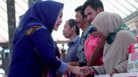 Bupati Purbalingga, Dyah Hayuning Pratiwi (Tiwi) membagikan bantuan sosial (Bansos) dan bantuan kesejahteraan rakyat (Bankesra) total senilai Rp 6.750.000.000, di Pendopo Dipokusumo, Selasa 12 Desember 2023 Bupati Purbalingga, Dyah Hayuning Pratiwi (Tiwi) membagikan bantuan sosial (Bansos) dan bantuan kesejahteraan rakyat (Bankesra) total senilai Rp 6.750.000.000, di Pendopo Dipokusumo, Selasa 12 Desember 2023