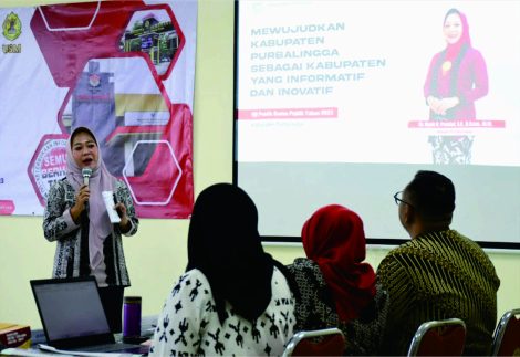 Bupati Purbalingga, Dyah Hayuning Pratiwi (Tiwi) memaparkan proses keterbukaan informasi publik dari badan publik Pemerintah Kabupaten (Pemkab) Purbalingga dalam acara Uji Publik dalam Monitoring dan Evaluasi Komisi Informasi Provinsi Jawa Tengah, di Universitas Semarang (USM), Rabu 6 Desember 2023. Bupati Purbalingga, Dyah Hayuning Pratiwi (Tiwi) memaparkan proses keterbukaan informasi publik dari badan publik Pemerintah Kabupaten (Pemkab) Purbalingga dalam acara Uji Publik dalam Monitoring dan Evaluasi Komisi Informasi Provinsi Jawa Tengah, di Universitas Semarang (USM), Rabu 6 Desember 2023.