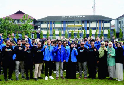 Universitas Muhammadiyah Purwokerto (UMP) melepas 320 mahasiswa peserta Kuliah Kerja Nyata (KKN) Semester Genap Tahun Akademik 2023/2024, di Lapangan Mas Mansyur UMP, Rabu 17 Januari 2024.