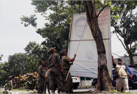 Bawaslu Kabupaten Purbalingga menemukan 812 Alat Peraga Kampanye (APK) yang terpasang di 18 kecamatan melanggar