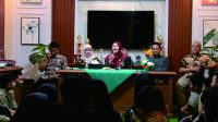 Siswa Sekolah Menengah Kejuruan Negeri (SMKN) 1 Purbalingga outing class ke kantor Dinas Komunikasi dan Informatika (Dinkominfo) Purbalingga.