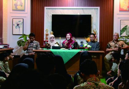 Siswa Sekolah Menengah Kejuruan Negeri (SMKN) 1 Purbalingga outing class ke kantor Dinas Komunikasi dan Informatika (Dinkominfo) Purbalingga.