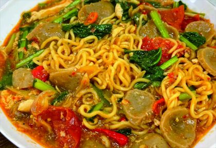 Mie Nyemek. Foto: Youtube @IkaMardatillah Mie Nyemek. Foto: Youtube @IkaMardatillah