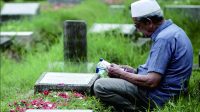 Ziarah Kubur. Foto: pwmu.co Ziarah Kubur. Foto: pwmu.co