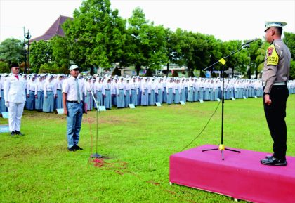 Kasat Lantas Polres Purbalingga AKP Arief Wiranto memimpin Apel Pelajar Pelopor Keselamatan Berlalu Lintas di SMA Negeri 1 PurbaIingga, Senin 22 Januari 2024. Kasat Lantas Polres Purbalingga AKP Arief Wiranto memimpin Apel Pelajar Pelopor Keselamatan Berlalu Lintas di SMA Negeri 1 PurbaIingga, Senin 22 Januari 2024.