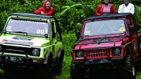 Ketua Dewan Perwakilan Rakyat Republik Indonesia (DPR RI) Puan Maharani dan Bupati Purbalingga Dyah Hayuning Pratiwi ‘Nge-Jeep’ di Desa Wisata Serang, Kecamatan Karangreja Purbalingga.