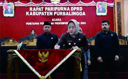 Bupati Purbalingga, Dyah Hayuning Pratiwi (Tiwi), dalam Rapat Paripurna DPRD, di Ruang Rapat DPRD, Jum'at 23 Februari 2024