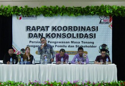 Ketua Bawaslu Purbalingga, Misrad dalam Rapat Koordinasi dan Konsolidasi Persiapan Pengawasan Masa Tenang dengan Peserta Pemilu dan Stakeholder, di Wisma Asri, Sabtu 10 Februari 2024. Ketua Bawaslu Purbalingga, Misrad dalam Rapat Koordinasi dan Konsolidasi Persiapan Pengawasan Masa Tenang dengan Peserta Pemilu dan Stakeholder, di Wisma Asri, Sabtu 10 Februari 2024.