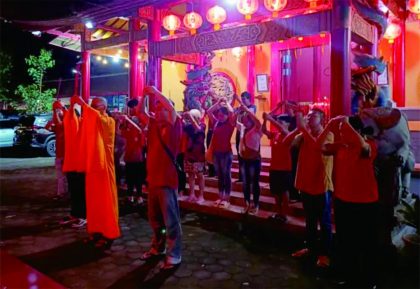 Menjelang pergantian Tahun Baru Cina (Imlek), satu ibadah yang wajib bagi umat Khonghucu adalah ibadah Zhu Xi.