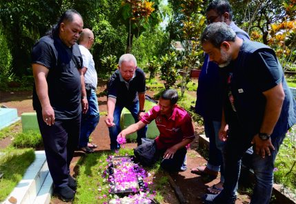 Pengurus dan anggota Persatuan Wartawan Indonesia (PWI) Kabupaten Purbalingga menyelanggarakan tabur bunga di makan HM Wachyono, pemakaman umum Selabaya, Jumat 9 Februari 2024. Pengurus dan anggota Persatuan Wartawan Indonesia (PWI) Kabupaten Purbalingga menyelanggarakan tabur bunga di makan HM Wachyono, pemakaman umum Selabaya, Jumat 9 Februari 2024.