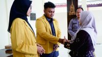 Mahasiswa Universitas Jenderal Soedirman (Unsoed) Kuliah Kerja Nyata (KKN) di Kecamatan Karanganyar Kabupaten Purbalingga memfasilitasi pembuatan sertifikat halal dan Nomor Induk Berusaha (NIB). Mahasiswa Universitas Jenderal Soedirman (Unsoed) Kuliah Kerja Nyata (KKN) di Kecamatan Karanganyar Kabupaten Purbalingga memfasilitasi pembuatan sertifikat halal dan Nomor Induk Berusaha (NIB).