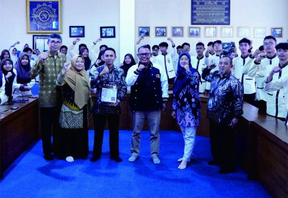 SMA Muhammadiyah Wonosobo menerima Perpustakaan Digital dari Universitas Muhammadiyah Purwokerto (UMP).