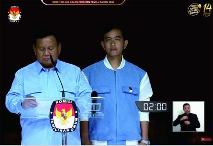 Prabowo Subianto, Calon Presiden (Capres) nomor urut 2, menyampaikan pernyataan penutup pasangan Capres Prabowo Subiyanto-Gibran Rakabuming Raka dalam debat Capres ke 5 atau terakhir untuk Pemilu 2024, di Jakarta Convention Center, Minggu 4 Februari 2024. Foto: Tangkapan Layar Youtube KPU RI