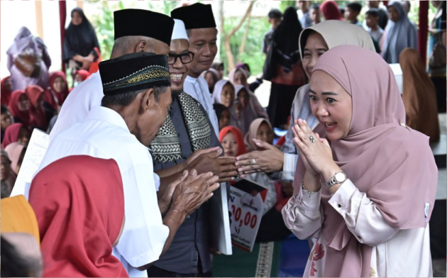 Bupati Purbalingga, Dyah Hayuning Pratiwi (Tiwi) saat Amaliyah Ramadhan Salat Ashar Keliling di Masjid Hajar Aswad Desa Munjul, Kecamatan Kutasari, Jumat 22 Maret 2024.