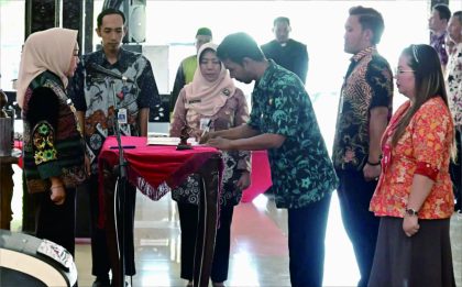 Bupati Purbalingga, Dyah Hayuning Pratiwi melantik dan mengambil sumpah 78 Pejabat Pengawas di lingkungan Pemkab Purbalingga, Kamis 21 Maret 2024. Foto: Prokompim Setda Purbalingga Bupati Purbalingga, Dyah Hayuning Pratiwi melantik dan mengambil sumpah 78 Pejabat Pengawas di lingkungan Pemkab Purbalingga, Kamis 21 Maret 2024. Foto: Prokompim Setda Purbalingga