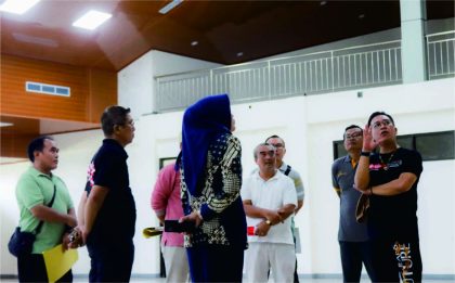 Ketua DPRD Purbalingga HR Bambang Irawan bersama Sekda Purbalingga Herni Sulasti meninjau pembangunan gedung baru DPRD Kabupaten Purbalingga yang di Jalan S Parman Kedungmenjangan, Jumat 2 Maret 2024. Ketua DPRD Purbalingga HR Bambang Irawan bersama Sekda Purbalingga Herni Sulasti meninjau pembangunan gedung baru DPRD Kabupaten Purbalingga yang di Jalan S Parman Kedungmenjangan, Jumat 2 Maret 2024.