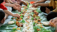 Tradisi Megibung masyarakat Pulau Bali untuk menyambut Ramadan Foto:Shutterstock_Odua Images Tradisi Megibung masyarakat Pulau Bali untuk menyambut Ramadan Foto:Shutterstock_Odua Images