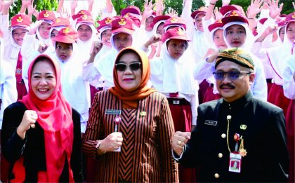 Bupati Dyah Hayuning Pratiwi dan Wakil Bupati Sudono selalu berkomitmen di sektor pembangunan Sumber Daya Manusia (SDM), yakni pendidikan dan kesehatan. Bupati Dyah Hayuning Pratiwi dan Wakil Bupati Sudono selalu berkomitmen di sektor pembangunan Sumber Daya Manusia (SDM), yakni pendidikan dan kesehatan.