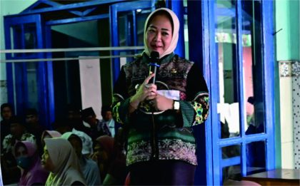 Bupati Purbalingga, Dyah Hayuning Pratiwi (Tiwi) melaksanakan Amaliah Ramadan Ashar Keliling di Masjid Al Barokah, Desa Selabaya, Kecamatan Kalimanah, Kamis 21 Maret 2024. Foto: Prokompim Setda Purbalingga