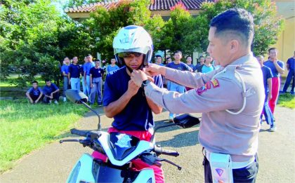 Pelatihan oleh Satlantas Polres Purbalingga dalam Operasi Keselamatan Lalu Lintas Candi 2024 melibatkan siswa SMK Negeri Jateng di Purbalingga, Selasa 5 Maret 2024. Pelatihan oleh Satlantas Polres Purbalingga dalam Operasi Keselamatan Lalu Lintas Candi 2024 melibatkan siswa SMK Negeri Jateng di Purbalingga, Selasa 5 Maret 2024.