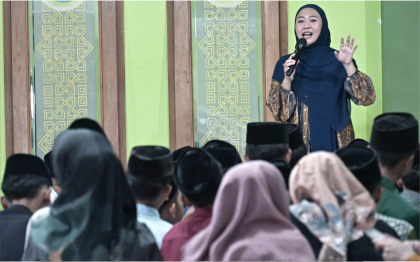 Bupati Purbalingga Dyah Hayuning Pratiwi mengunjungi Pondok Pesantren Minhajut Tholabah Desa Kembangan Kecamatan Bukateja, Jum'at 29 Maret 2024.