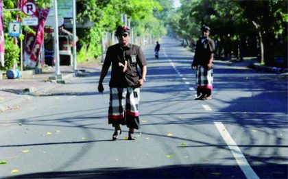 Nyepi merupakan Hari Raya agama Hindu yang menjadi bagian dari tradisi Tahun Baru Saka. Nyepi merupakan Hari Raya agama Hindu yang menjadi bagian dari tradisi Tahun Baru Saka.