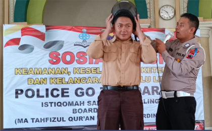 Satlantas Polres Purbalingga menyelenggarakan Police Goes to Boarding School, di SMP dan MA Istiqomah Sambas PurbaIingga, Jumat 15 Maret 2024.