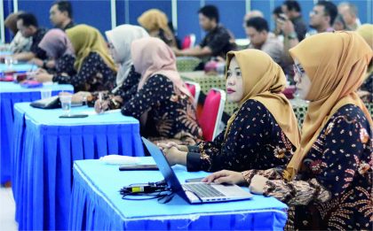 Tenaga pendidik di SMA Negeri 2 Purbalingga mengikuti diskusi Literasi Digital dan Gawai dengan Sentuhan Undang Undang Republik Indonesia Nomor 19 Tahun 2016 tentang Perubahan atas Undang-Undang Nomor 11 Tahun 2008 tentang Informasi dan Transaksi Elektronik (ITE), di Aula SMAN 2 Purbalingga, Jumat 1 Maret 2024. Tenaga pendidik di SMA Negeri 2 Purbalingga mengikuti diskusi Literasi Digital dan Gawai dengan Sentuhan Undang Undang Republik Indonesia Nomor 19 Tahun 2016 tentang Perubahan atas Undang-Undang Nomor 11 Tahun 2008 tentang Informasi dan Transaksi Elektronik (ITE), di Aula SMAN 2 Purbalingga, Jumat 1 Maret 2024.