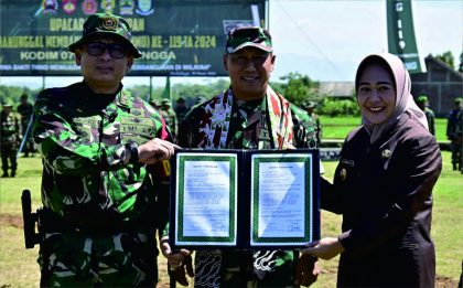 Bupati Purbalingga, Dyah Hayuning Pratiwi usai mengikuti Upacara Penutupan TMMD Reguler ke-119 Tahun 2024, di Lapangan Desa Tejasari, Kecamatan Kaligondang, Rabu 20 Maret 2024.