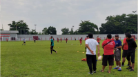 Pemain Persibangga menjalani latihan perdana di Stadion Goentoer Darjono, Senin (15 April 2024 pagi, usai libur lebaran. Foto: Media Officer Persibangga.