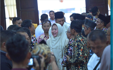 Bupati Purbalingga Dyah Hayuning Pratiwi (Tiwi) menghadiri Musyawarah Daerah (Musda) 1 Paguyuban Ketua Rukun Tetangga (PKRT) Kabupaten Purbalingga menyelenggarakan, di Graha Andrawina Owabong Purbaingga, Minggu 21 April 2024.