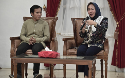 Bupati Purbalingga, Dyah Hayuning Pratiwi turut memberian dukungan dengan melepas Rifki yang rencanannya akan berangkat ke USA pada 7 April 2024 mendatang, di Pringgitan Pendopo Dipokusumo. Bupati Purbalingga, Dyah Hayuning Pratiwi turut memberian dukungan dengan melepas Rifki yang rencanannya akan berangkat ke USA pada 7 April 2024 mendatang, di Pringgitan Pendopo Dipokusumo.