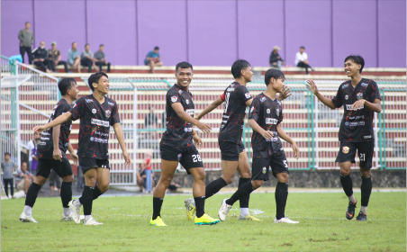 Kesebelasan Persibangga Purbalingga menahan imbang Persatuan Sepak Bola Galuh Ciamis (PSGC Ciamis) 1-1 dalam laga ujicoba di Stadion Galuh Ciamis, Kamis 18 April 2024. Kesebelasan Persibangga Purbalingga menahan imbang Persatuan Sepak Bola Galuh Ciamis (PSGC Ciamis) 1-1 dalam laga ujicoba di Stadion Galuh Ciamis, Kamis 18 April 2024.