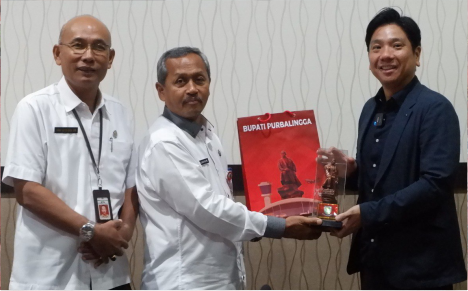 Asisten Perekonomian dan Pembangunan Sekda Purbalingga Mukodam bersama Kepala Dinas Tenaga Kerja Yani Sutrisno menerima menerima kunjungan kerjasama Sekolah Bahasa dan Kebudayaan Advance Culture Center (ACC) Co. Ltd, dari Kota Fujinomia, Perfektur Shizouka Jepang, di Ruang Rapat Bupati, Rabu 24 April 2024. Asisten Perekonomian dan Pembangunan Sekda Purbalingga Mukodam bersama Kepala Dinas Tenaga Kerja Yani Sutrisno menerima menerima kunjungan kerjasama Sekolah Bahasa dan Kebudayaan Advance Culture Center (ACC) Co. Ltd, dari Kota Fujinomia, Perfektur Shizouka Jepang, di Ruang Rapat Bupati, Rabu 24 April 2024.