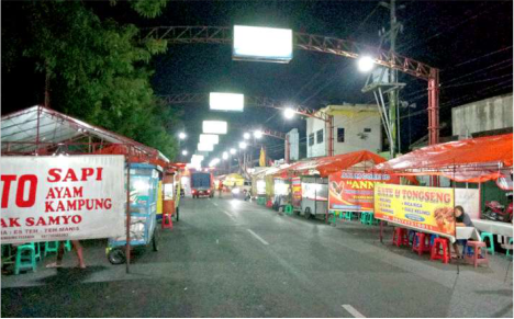 Para pelaku Usaha Mikro Kecil Menengah (UMKM) terutama yang memproduksi makanan dan minuman termasuk pedagang kaki lima (PKL) wajib memiliki sertifikat halal.