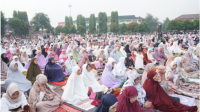Warga muslim Nahdlatul Ulama (NU) dan Muhammadiyah merayakan Idulfitri 1 bersama, di Alun-alun Purbalingga, Rabu 10 April 2024. Warga muslim Nahdlatul Ulama (NU) dan Muhammadiyah merayakan Idulfitri 1 bersama, di Alun-alun Purbalingga, Rabu 10 April 2024.