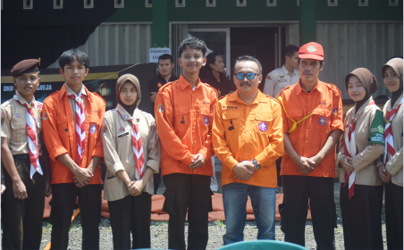 Gerakan Pramuka Kwartir Ranting (Kwarran) Kecamatan Karangreja terjunkan puluhan personel anggota Pramuka di jalur padat pemudik. Gerakan Pramuka Kwartir Ranting (Kwarran) Kecamatan Karangreja terjunkan puluhan personel anggota Pramuka di jalur padat pemudik.