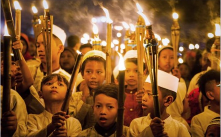 Gema Takbir berkumandang pada malam 1 Syawal merupakan penanda berakhirnya bulan suci Ramadan. Gema Takbir berkumandang pada malam 1 Syawal merupakan penanda berakhirnya bulan suci Ramadan.