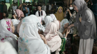 Bupati Purbalingga, Dyah Hayuning Pratiwi (Tiwi) melaksanakan Salat Tarawih di Pondok Pesantren Darul Abror, Desa Kedungjati, Kecamatan Bukateja, Minggu 31 Maret 2024. Bupati Purbalingga, Dyah Hayuning Pratiwi (Tiwi) melaksanakan Salat Tarawih di Pondok Pesantren Darul Abror, Desa Kedungjati, Kecamatan Bukateja, Minggu 31 Maret 2024.