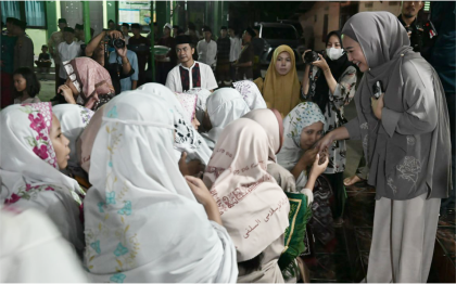Bupati Purbalingga, Dyah Hayuning Pratiwi (Tiwi) melaksanakan Salat Tarawih di Pondok Pesantren Darul Abror, Desa Kedungjati, Kecamatan Bukateja, Minggu 31 Maret 2024. Bupati Purbalingga, Dyah Hayuning Pratiwi (Tiwi) melaksanakan Salat Tarawih di Pondok Pesantren Darul Abror, Desa Kedungjati, Kecamatan Bukateja, Minggu 31 Maret 2024.