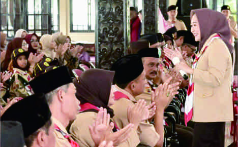 Ketua Majelis Pembimbing Cabang (Ka Mabicab) Gerakan Pramuka Kabupaten Purbalingga, Kak Dyah Hayuning Pratiwi (Tiwi) melepas 34 peserta kontingen Pesta Siaga dan Eagle Scout Awards (ESA) Kwarda Jawa Tengah Regional III, di Pendopo Dipokusumo, Selasa 21 Mei 2024.