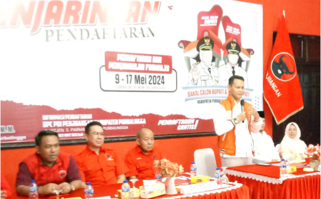 Kader PKS Fahmi Muhammad Hanif, mengembalikan formulir pendaftaran Cawabup ke DPC PDI Perjuangan Purbalingga, Jumat 17 Mei 2024