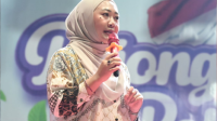 Bupati Purbalingga, Dyah Hayuning Pratiwi saat acara Bojong Bersholawat dan Pelantikan Pengurus Pimpinan Ranting Ikatan Pelajar Nahdlatul Ulama (IPNU) dan Ikatan Pelajar Putri Nahdlatul Ulama (IPPNU) Desa, Jum'at 17 Mei 2024.