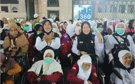 Jemaah Haji Kloter 16 dan 17 asal Kabupaten Purbalingga sudah berada di Madinah Arab Saudi sejak Kamis 16 Mei 2024 lalu. Jemaah Haji Kloter 16 dan 17 asal Kabupaten Purbalingga sudah berada di Madinah Arab Saudi sejak Kamis 16 Mei 2024 lalu.